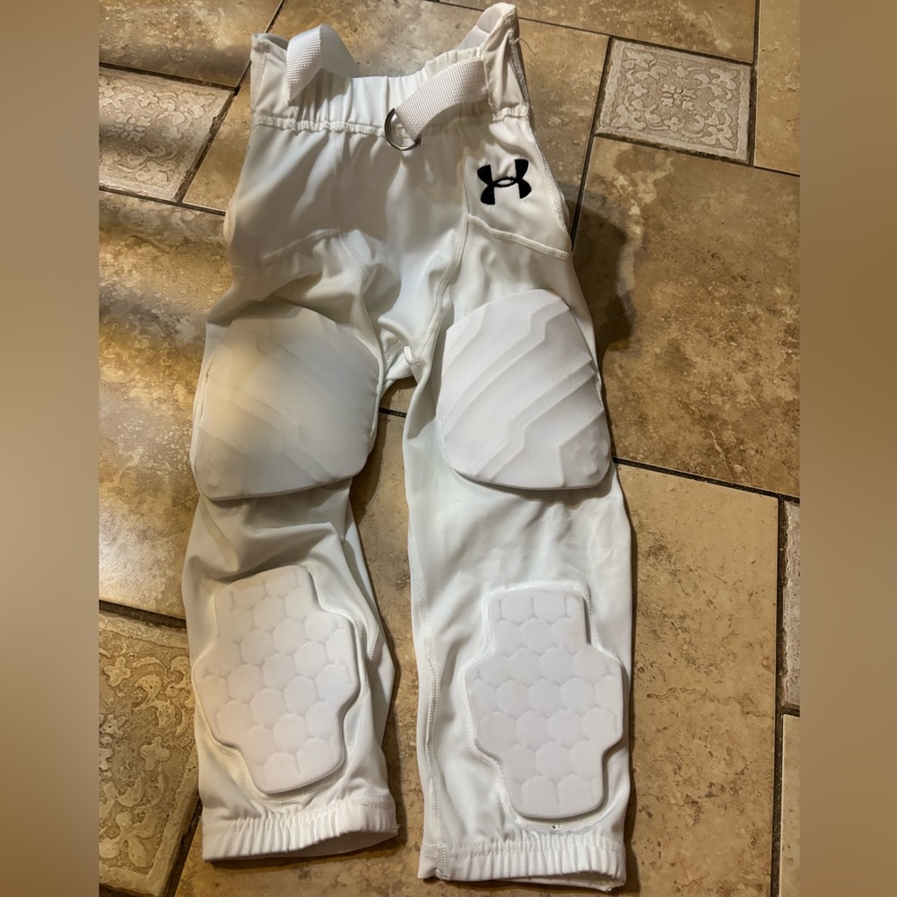 Under Armour youth, padded football pants 🏈